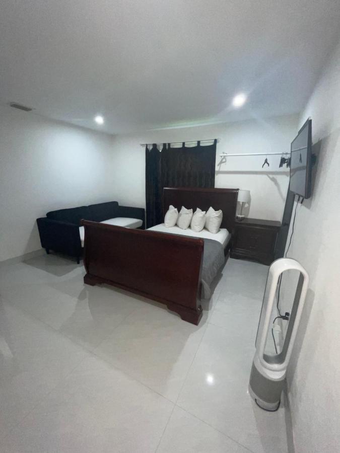 Room & Private Bathroom Boca Raton Exterior foto